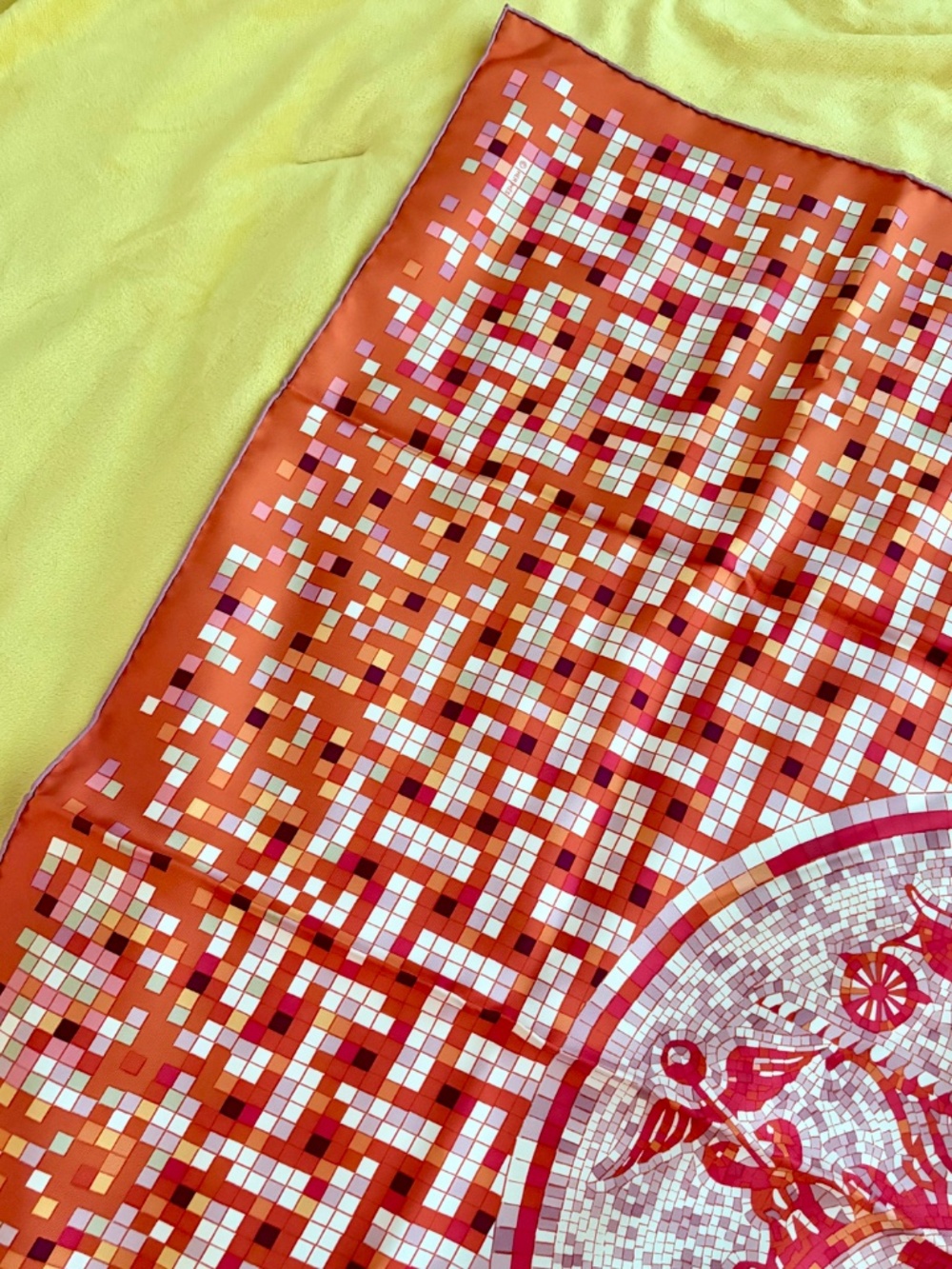 Hermes. Authentic and Rare Carre 90cm Silk Scarf "Mosaique Au 24" with Box - Picture 5 of 6